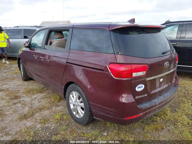 KIA SEDONA LX 2017 KNDMB5C14H6301912 Image 3