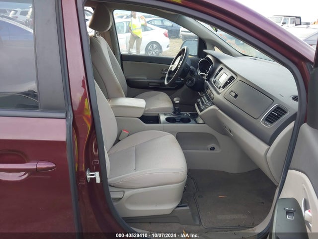 KIA SEDONA LX 2017 KNDMB5C14H6301912 Image 5