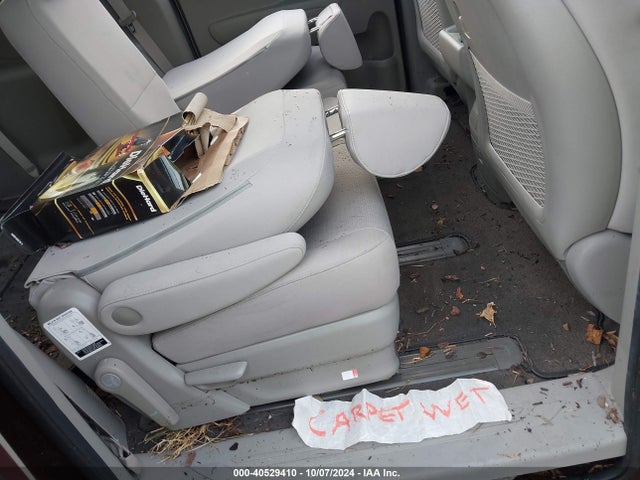 KIA SEDONA LX 2017 KNDMB5C14H6301912 Image 8