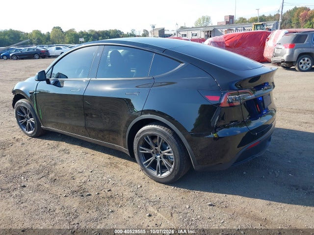 2024 TESLA MODEL Y 7SAYGDED5RF130214 Photo 2