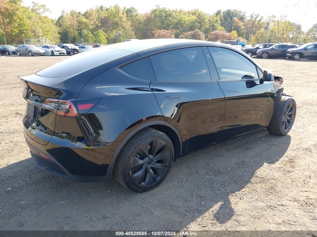2024 TESLA MODEL Y 7SAYGDED5RF130214 Photo 3