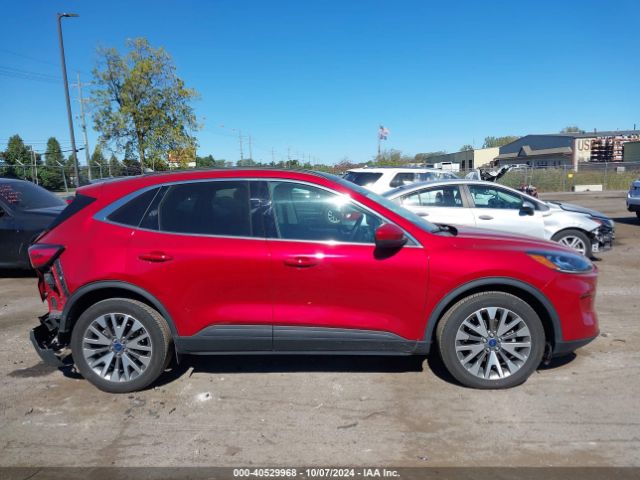 1FMCU9J95NUB96466 Ford Escape Titanium
