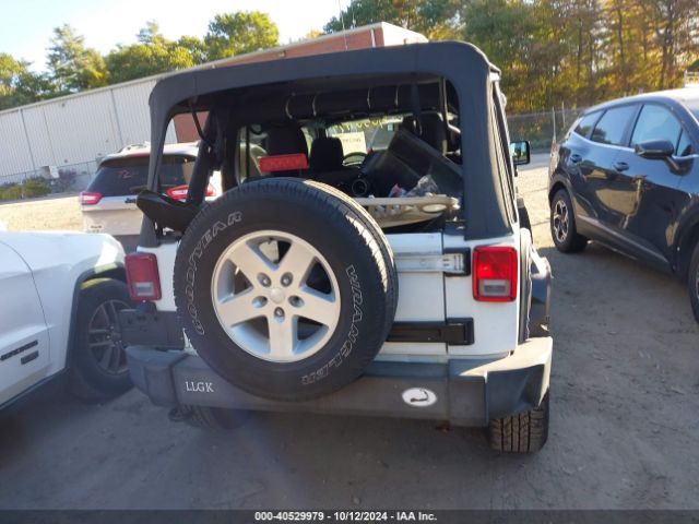 1C4BJWDG4GL303047 Jeep Wrangler Unlimited Sport