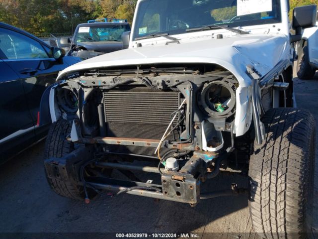 1C4BJWDG4GL303047 Jeep Wrangler Unlimited Sport