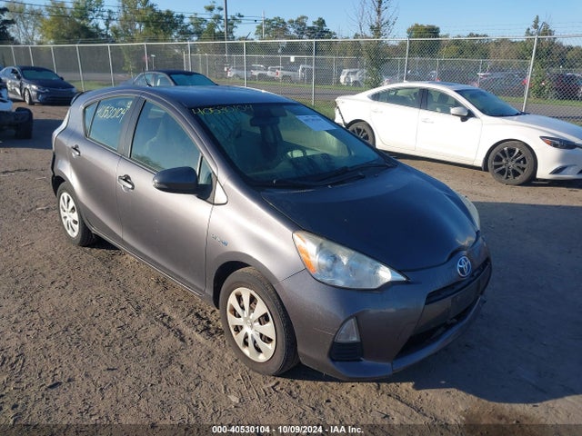 40530104 :رقم المزاد ، JTDKDTB31D1035121 vin ، 2013 Toyota Prius C One مزاد بيع
