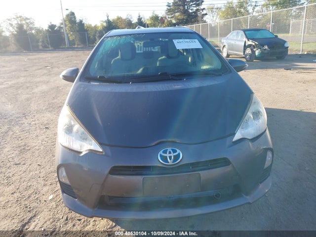 40530104 :رقم المزاد ، JTDKDTB31D1035121 vin ، 2013 Toyota Prius C One مزاد بيع