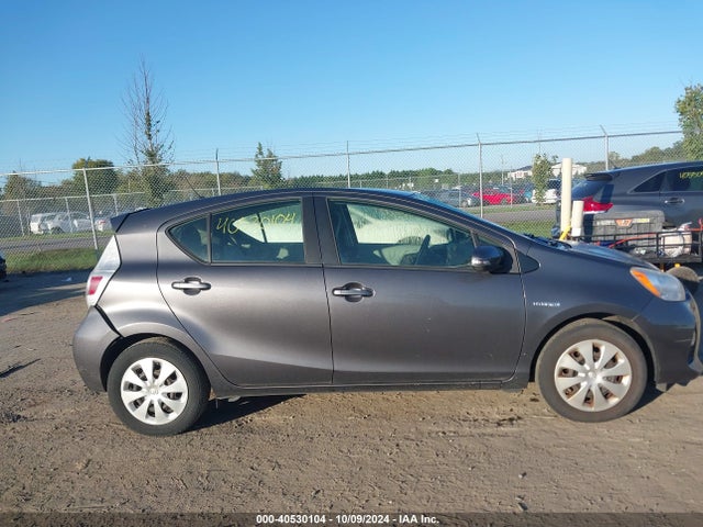 40530104 :رقم المزاد ، JTDKDTB31D1035121 vin ، 2013 Toyota Prius C One مزاد بيع