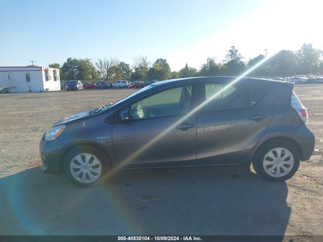 40530104 :رقم المزاد ، JTDKDTB31D1035121 vin ، 2013 Toyota Prius C One مزاد بيع