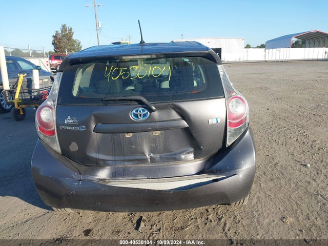 40530104 :رقم المزاد ، JTDKDTB31D1035121 vin ، 2013 Toyota Prius C One مزاد بيع