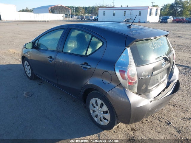40530104 :رقم المزاد ، JTDKDTB31D1035121 vin ، 2013 Toyota Prius C One مزاد بيع