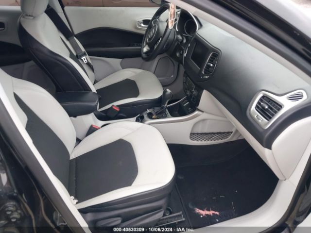 3C4NJCBB6JT124071 Jeep Compass Latitude Fwd