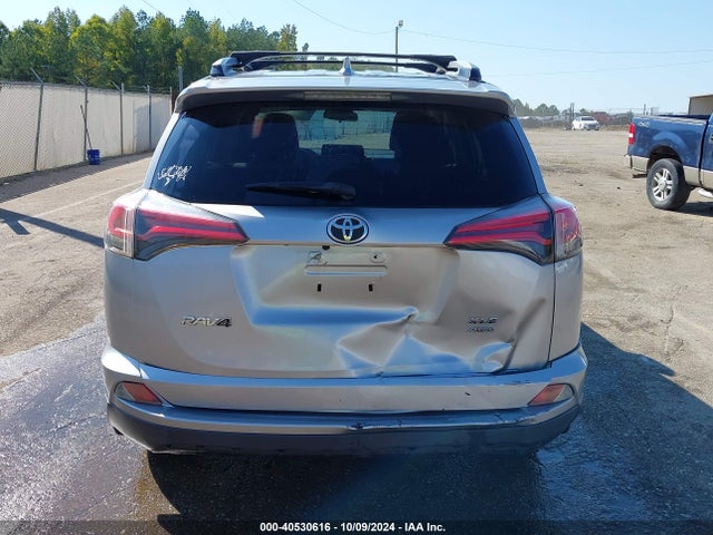 Toyota Rav4 Xle 2018 JTMRFREV8JJ223624 Image 16