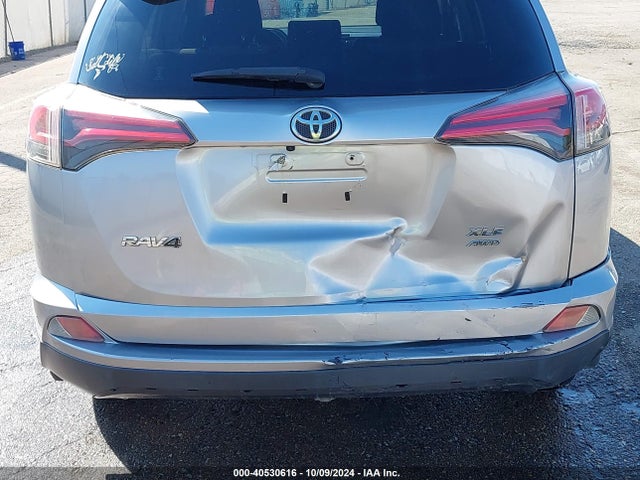 Toyota Rav4 Xle 2018 JTMRFREV8JJ223624 Image 17