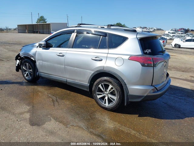 Toyota Rav4 Xle 2018 JTMRFREV8JJ223624 Image 3