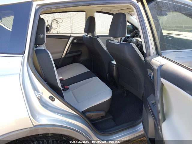 Toyota Rav4 Xle 2018 JTMRFREV8JJ223624 Image 8