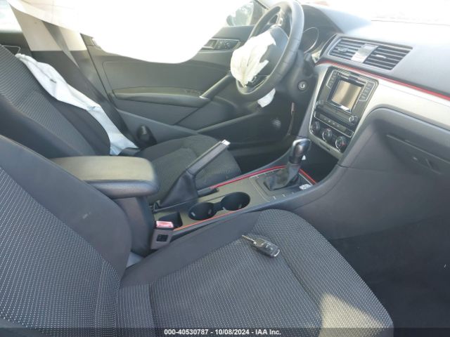 1VWAA7A30JC022113 Volkswagen Passat 2.0t R-line/2.0t S