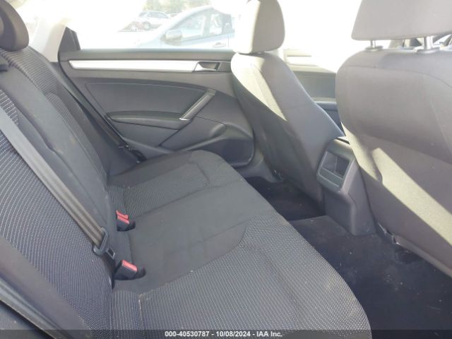 1VWAA7A30JC022113 Volkswagen Passat 2.0t R-line/2.0t S