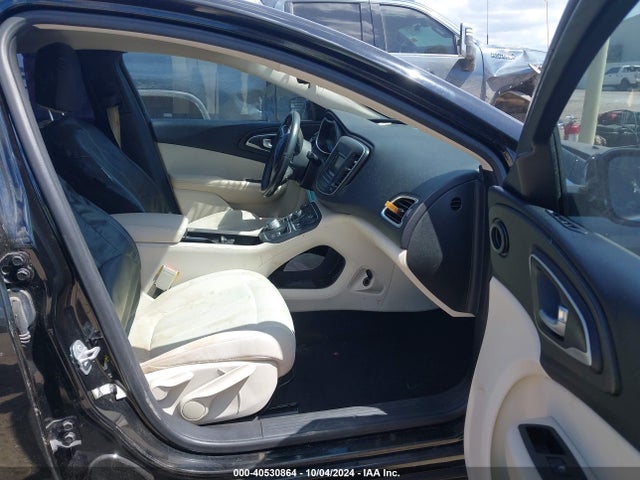 Chrysler 200 Limited 2015 1C3CCCAB0FN535139 Image 5