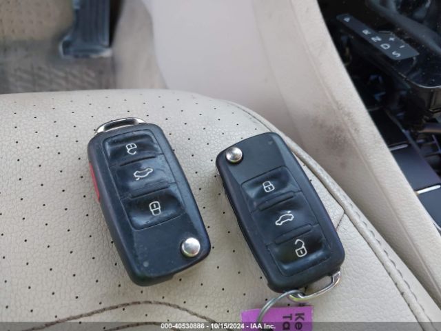 1VWAT7A34FC100698 Volkswagen Passat 1.8t Limited Edition