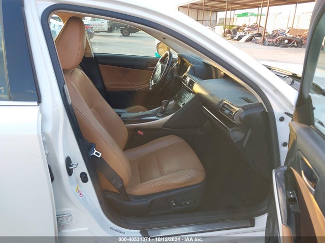 Lexus IS 200T 2017 JTHBA1D23H5044465 Image 5