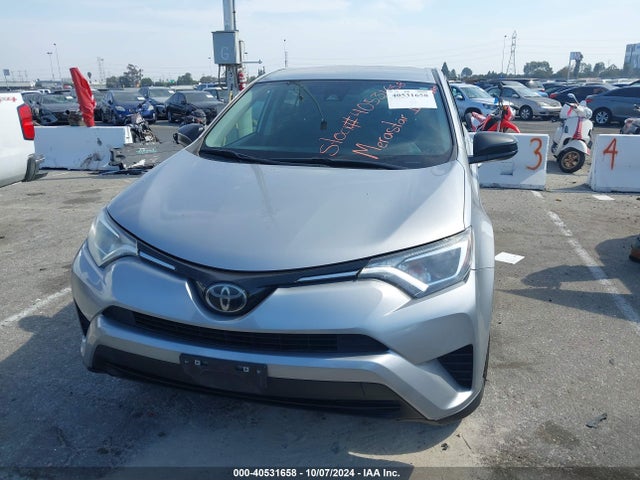 Toyota RAV4 LE 2018 2T3ZFREV5JW439481 Image 12