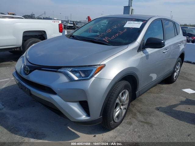 Toyota RAV4 LE 2018 2T3ZFREV5JW439481 Image 2