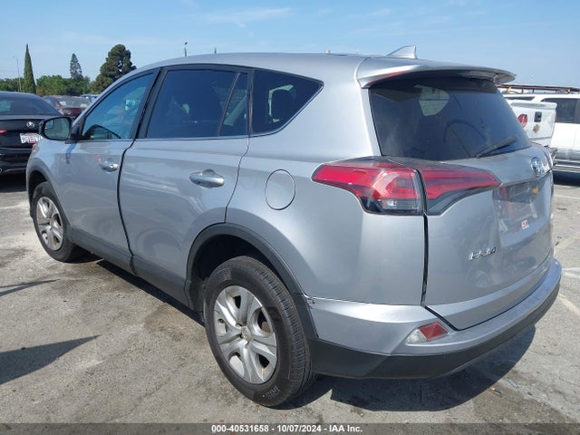 Toyota RAV4 LE 2018 2T3ZFREV5JW439481 Image 3