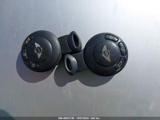 2010 MINI COOPER S CLUBMAN WMWMM3C56ATZ33381 Photo 10