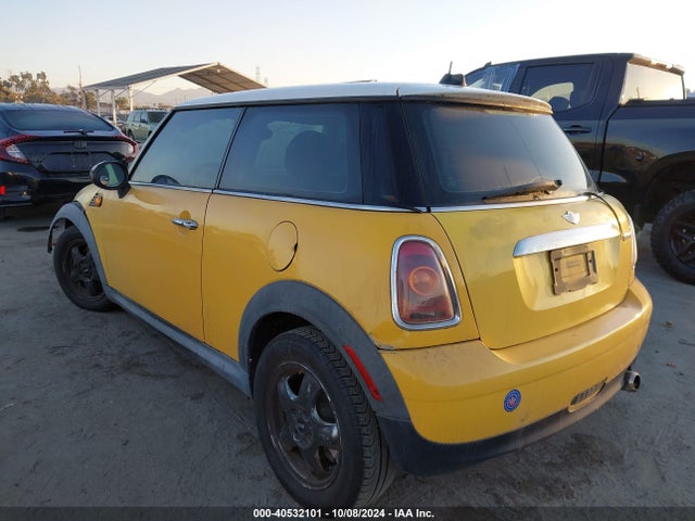 2008 MINI COOPER WMWMF33548TT64213 Photo 2