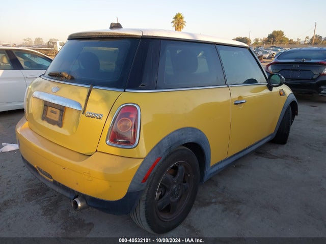 2008 MINI COOPER WMWMF33548TT64213 Photo 3