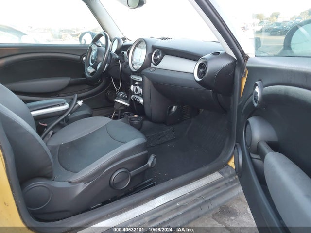 2008 MINI COOPER WMWMF33548TT64213 Photo 4