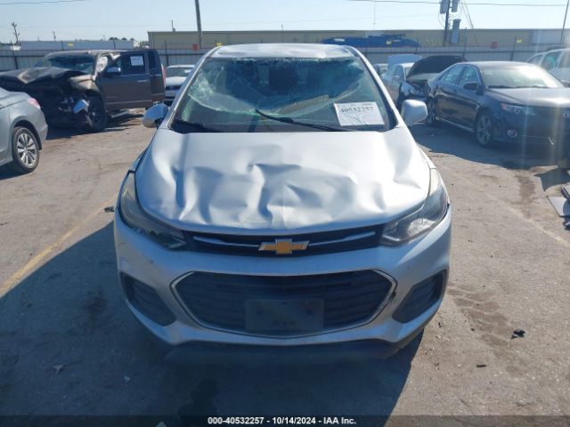 3GNCJKSB4JL375664 Chevrolet TRAX LS