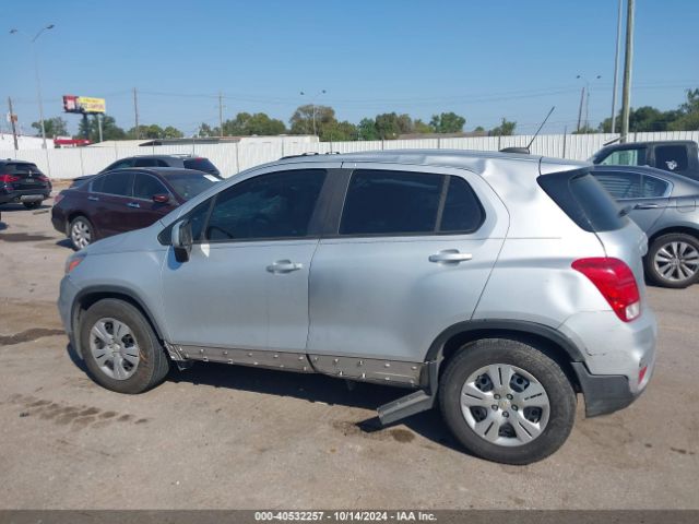 3GNCJKSB4JL375664 Chevrolet TRAX LS
