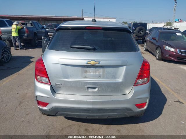 3GNCJKSB4JL375664 Chevrolet TRAX LS