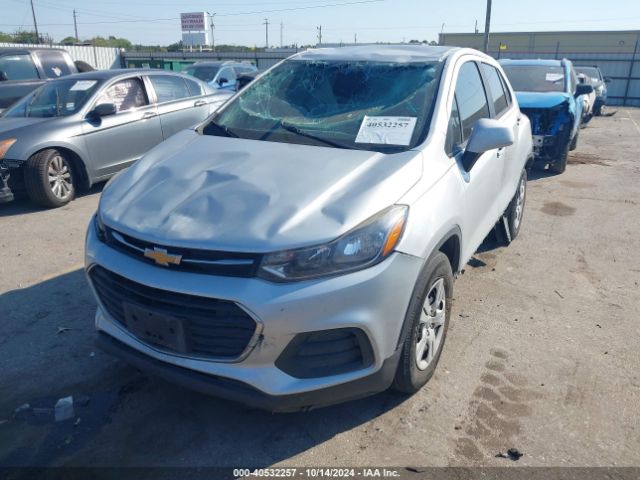 3GNCJKSB4JL375664 Chevrolet TRAX LS