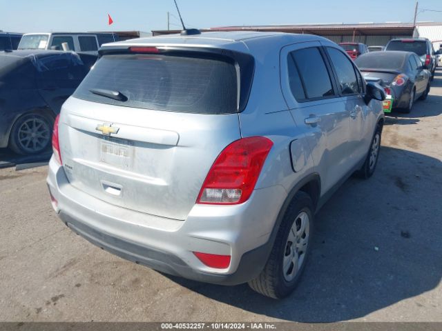 3GNCJKSB4JL375664 Chevrolet TRAX LS