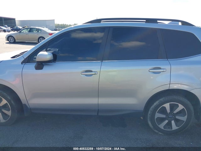 Subaru Forester 2.5i Limited 2017 JF2SJARC8HH490307 Image 14