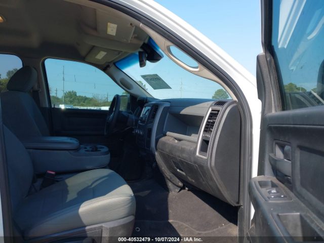 1C6RR7FT5JS309905 RAM 1500 Tradesman Quad Cab 4x4 6'4 Box