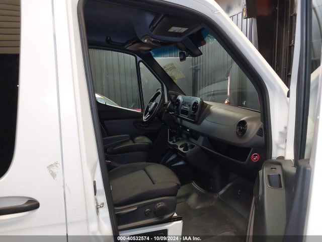 WD4PF0CD1KT013570 Mercedes-Benz Sprinter 2500 High Roof V6/standard Roof V6