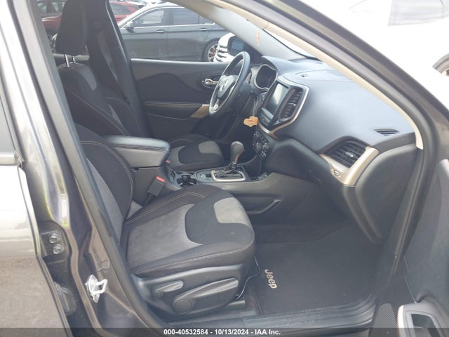 1C4PJLCB4JD587985 Jeep Cherokee Latitude Tech Connect Fwd