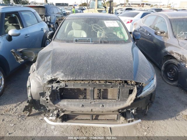7JR102FK2KG010906 Volvo S60 T5 Momentum