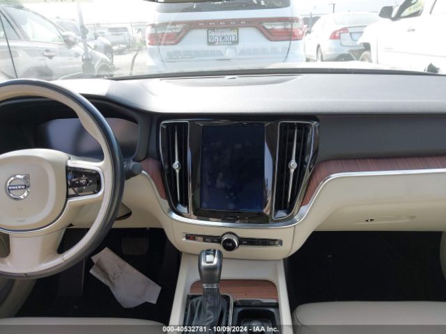 7JR102FK2KG010906 Volvo S60 T5 Momentum