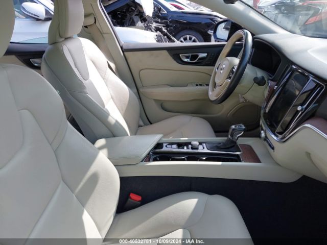 7JR102FK2KG010906 Volvo S60 T5 Momentum
