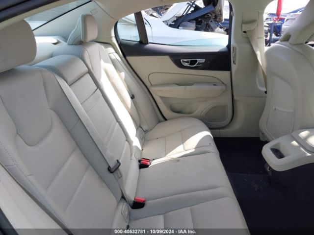 7JR102FK2KG010906 Volvo S60 T5 Momentum