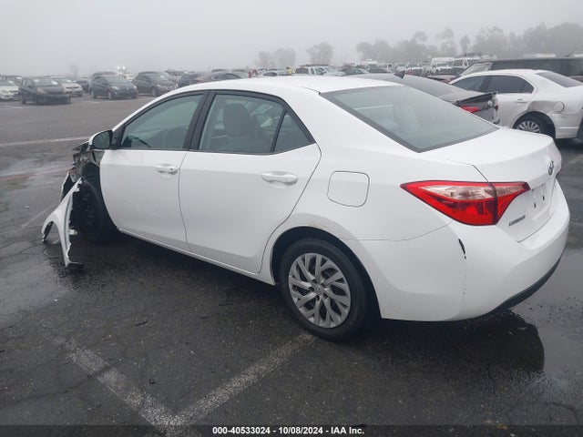 Toyota COROLLA LE 2018 2T1BURHE9JC051764 Image 3