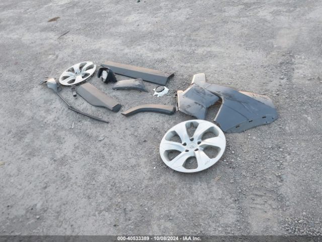 2T3H1RFV1KW015676 Toyota RAV4 LE