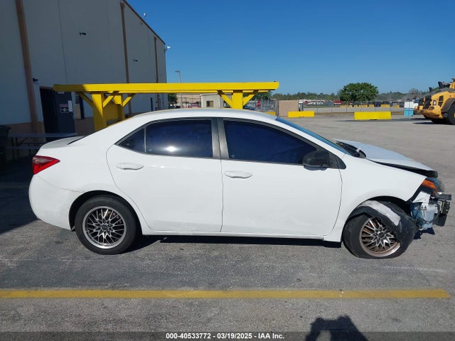 Toyota COROLLA LE 2018 5YFBURHE9JP755186 Image 13