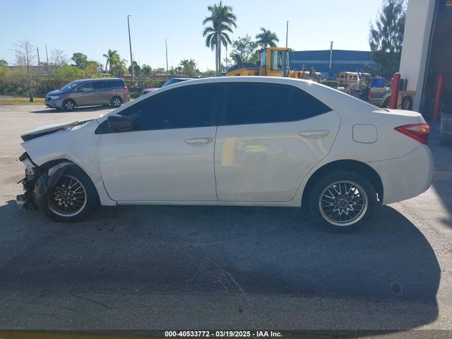 Toyota COROLLA LE 2018 5YFBURHE9JP755186 Image 14