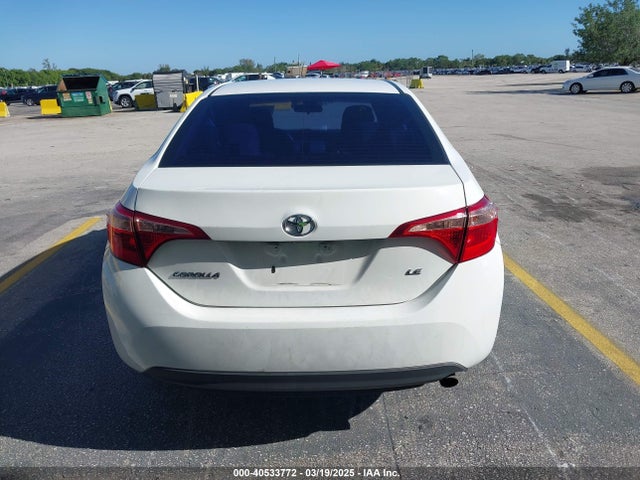 Toyota COROLLA LE 2018 5YFBURHE9JP755186 Image 16