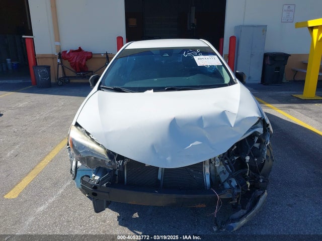 Toyota COROLLA LE 2018 5YFBURHE9JP755186 Image 17